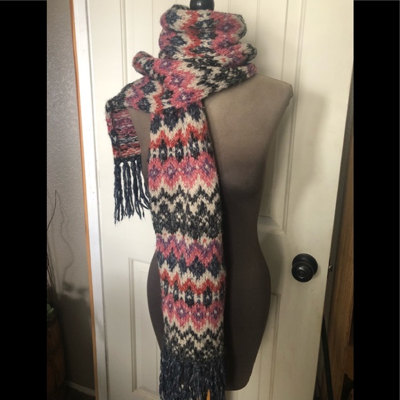 Scarf - Picture 1 of 7